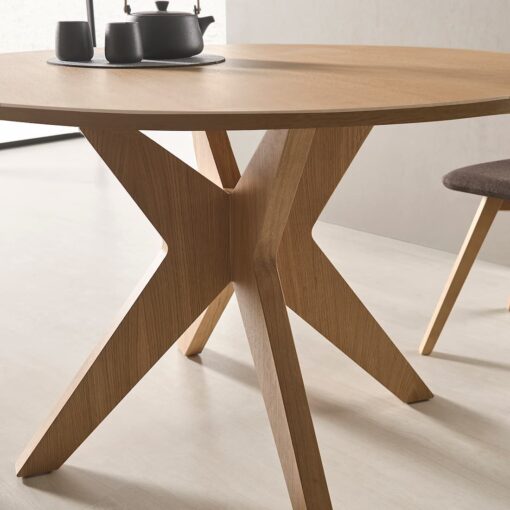 Detalle mesa comedor redonda tapa madera roma